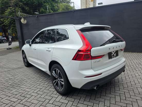 VOLVO-XC60-2020