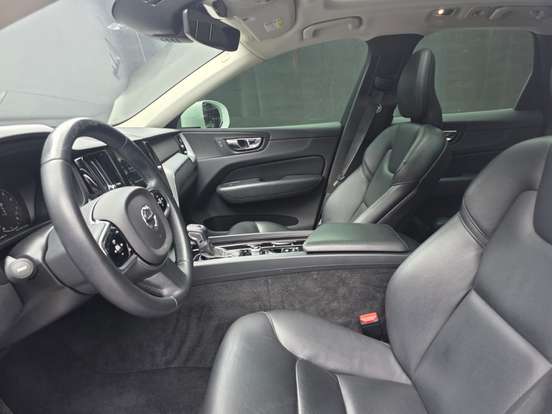 VOLVO-XC60-2.0 T5 GASOLINA MOMENTUM AWD GEARTRONIC VOLVO-XC60-2020