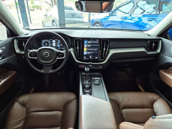 VOLVO-XC60-2020