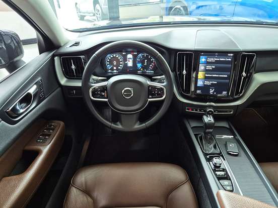 VOLVO-XC60-2020