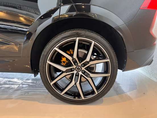 VOLVO-XC60-2019