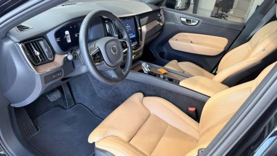VOLVO-XC60-2023