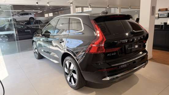 VOLVO-XC60-2023