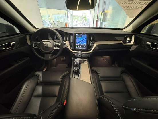 VOLVO-XC60-2024