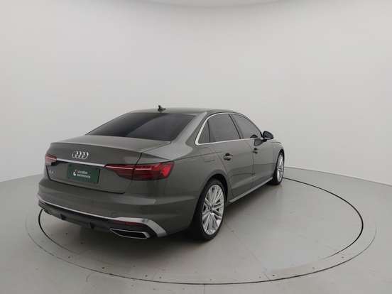 AUDI-A4-2023