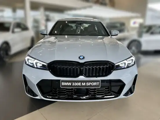 BMW-330e-2026