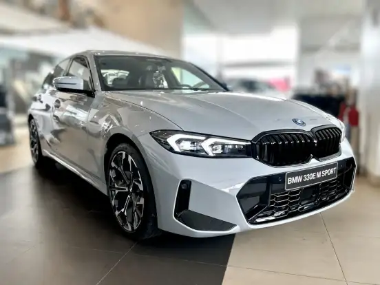 BMW-330e-2026