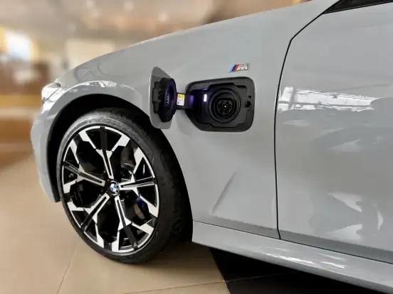 BMW-330e-2026