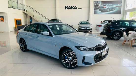 BMW-330e-2022