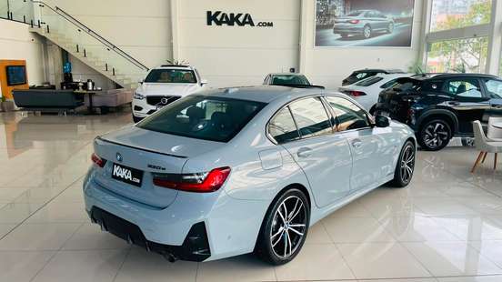 BMW-330e-2022