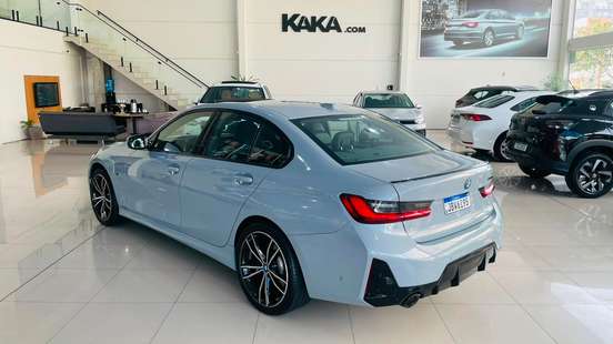 BMW-330e-2022