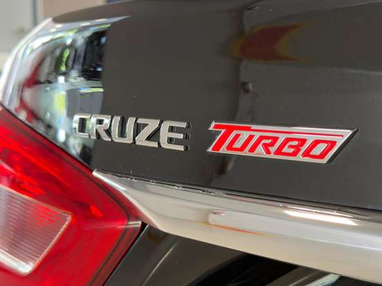 CHEVROLET-CRUZE-2018