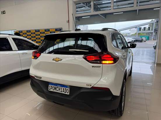 CHEVROLET-TRACKER-2023