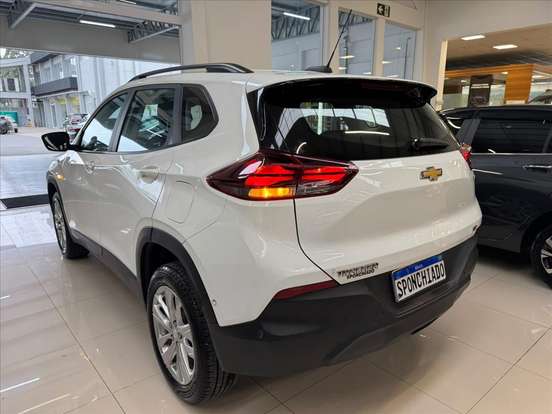 CHEVROLET-TRACKER-2023