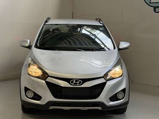 HYUNDAI-HB20X-2013