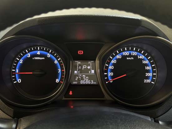 HYUNDAI-HB20X-2013