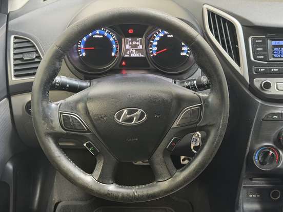 HYUNDAI-HB20X-2013