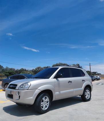 HYUNDAI TUCSON 2.0 MPFI GL 16V 142CV 2WD GASOLINA 4P AUTOMÁTICO