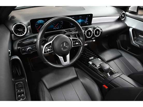 MERCEDES-BENZ-A 200-2019
