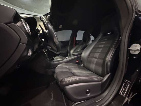 MERCEDES-BENZ-CLA 200-2017