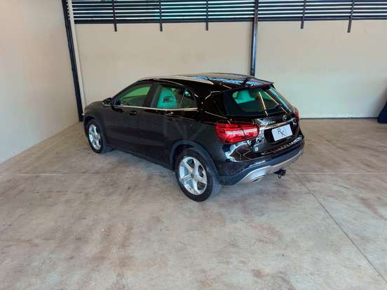 MERCEDES-BENZ-GLA 200-2017
