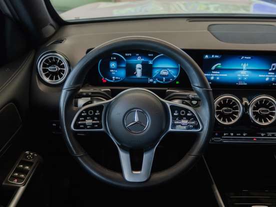 MERCEDES-BENZ-GLB 200-2021