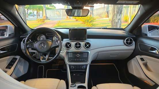 MERCEDES-BENZ-GLA 200-2015