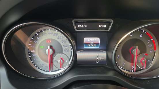 MERCEDES-BENZ-GLA 200-2015