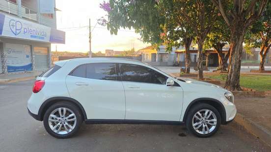 MERCEDES-BENZ-GLA 200-2015