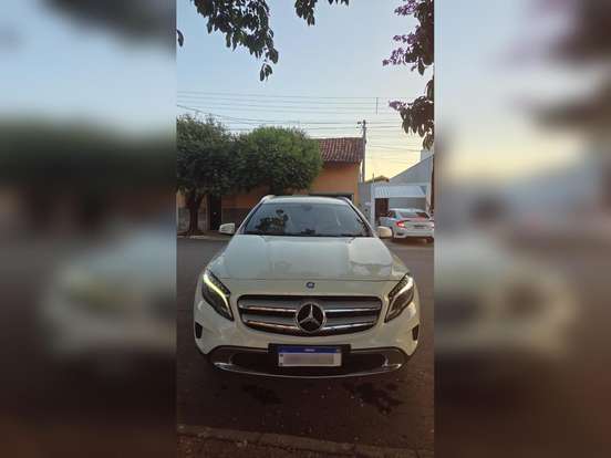 MERCEDES-BENZ-GLA 200-2015