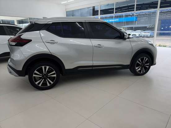 NISSAN-KICKS-2023
