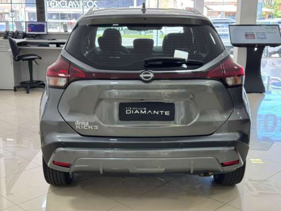 NISSAN-KICKS-2022