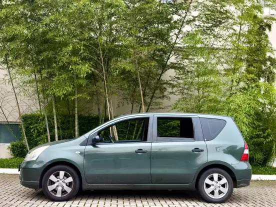 NISSAN-LIVINA-2011