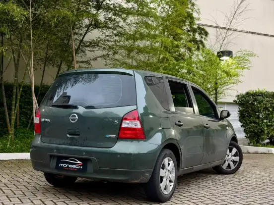 NISSAN-LIVINA-2011