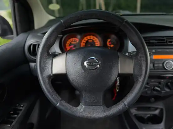 NISSAN-LIVINA-2011