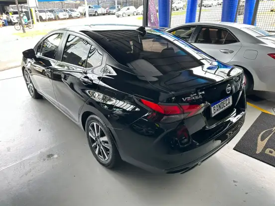 NISSAN-VERSA-2022