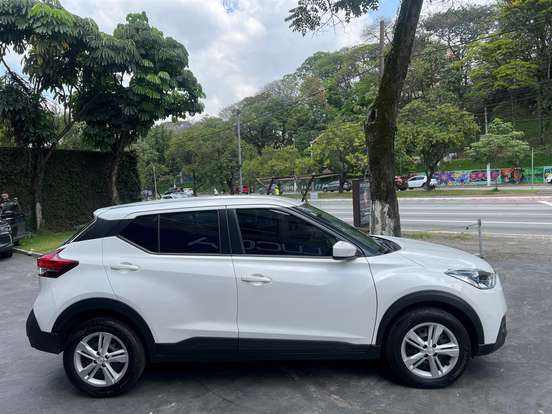 NISSAN-KICKS-2020