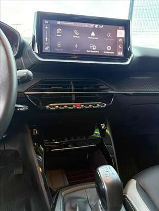 PEUGEOT-208-2022