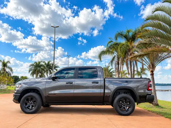 RAM-1500-5.7 V8 GASOLINA REBEL CD 4X4 AUTOMÁTICO RAM-1500-2022