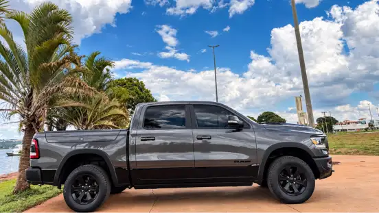 RAM-1500-5.7 V8 GASOLINA REBEL CD 4X4 AUTOMÁTICO RAM-1500-2022