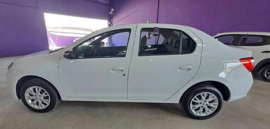RENAULT-LOGAN-2024
