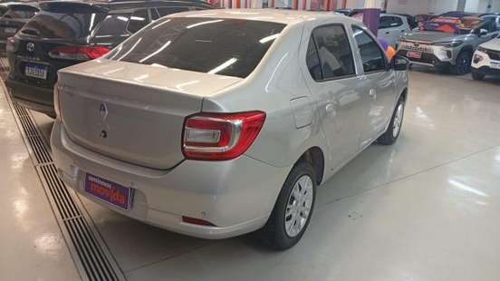 RENAULT-LOGAN-2024