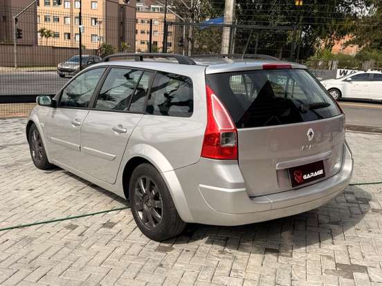 RENAULT-MEGANE-2011