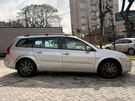 RENAULT-MEGANE-2011