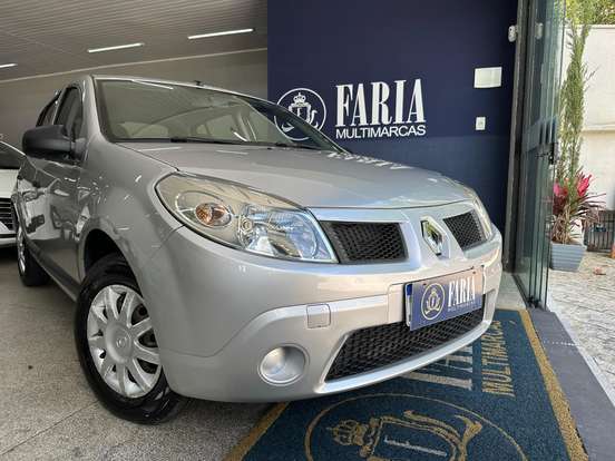 RENAULT-SANDERO-2010