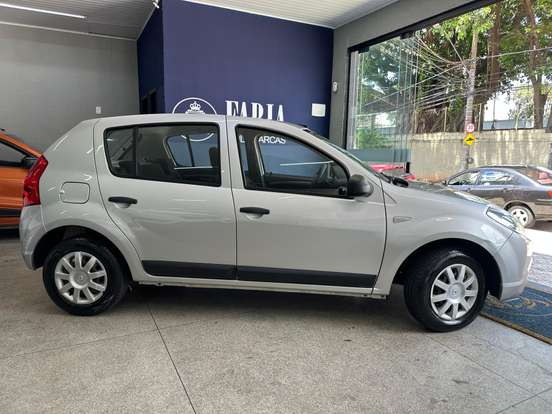 RENAULT-SANDERO-1.0 EXPRESSION 16V FLEX 4P MANUAL RENAULT-SANDERO-2010