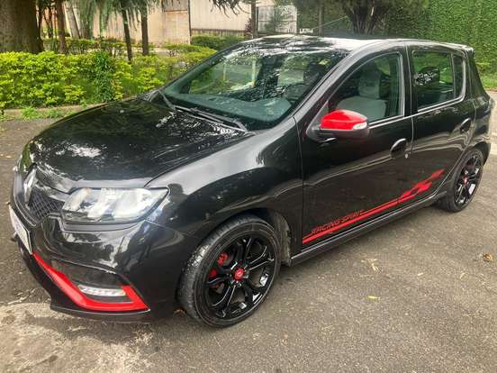 RENAULT-SANDERO-2018