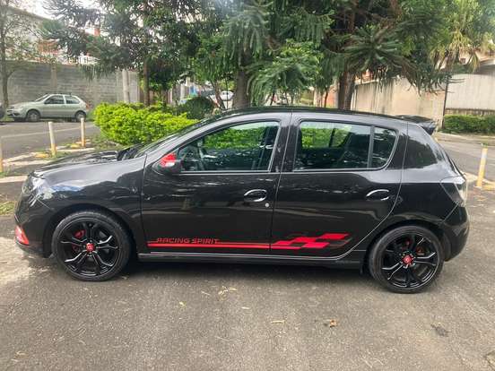 RENAULT-SANDERO-2018