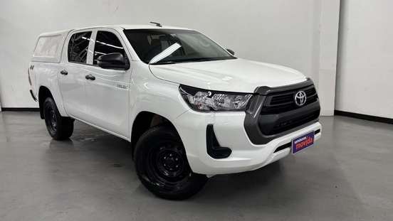 TOYOTA-HILUX-2.8 D-4D TURBO DIESEL CD POWER PACK 4X4 AUTOMÁTICO TOYOTA-HILUX-2024