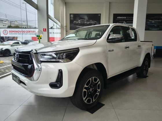 TOYOTA HILUX 2.8 D-4D TURBO DIESEL CD SRV 4X4 AUTOMÁTICO